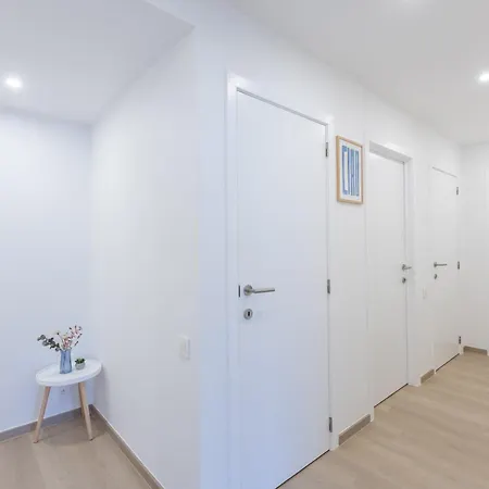 Maison Rachelle - Royal 3-bedroom - 3 Bathrooms - Private Parking Apartment Ostend