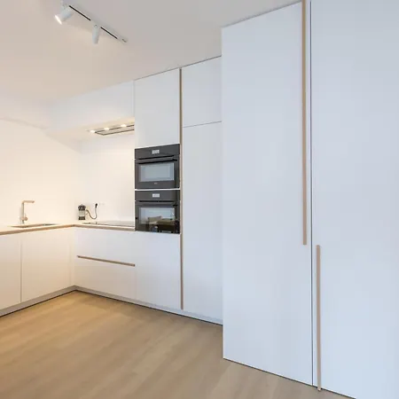 Maison Rachelle - Royal 3-bedroom - 3 Bathrooms - Private Parking Apartment