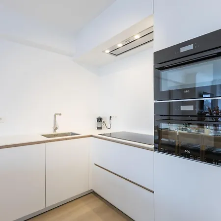 Apartment Maison Rachelle - Royal 3-bedroom - 3 Bathrooms - Private Parking Ostend