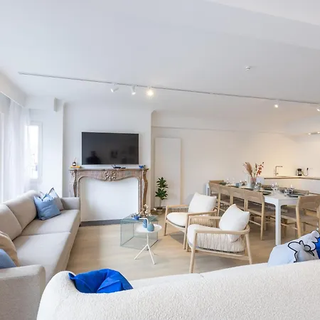 Maison Rachelle - Royal 3-bedroom - 3 Bathrooms - Private Parking *