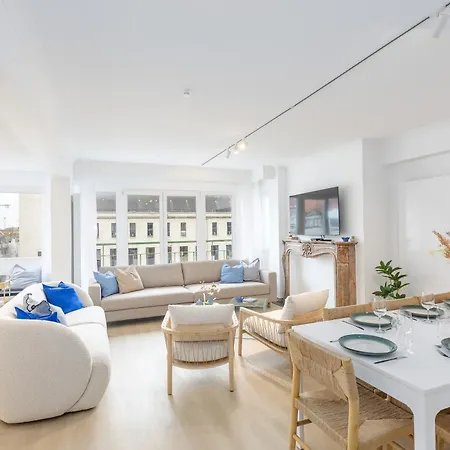 Maison Rachelle - Royal 3-bedroom - 3 Bathrooms - Private Parking