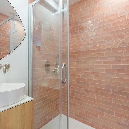 Apartment Maison Rachelle - Royal 3-bedroom - 3 Bathrooms - Private Parking